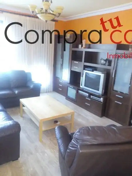 Sala d'estar de Casa o xalet en venda en Palazuelos de Eresma amb Calefacció, Jardí privat i Parquet