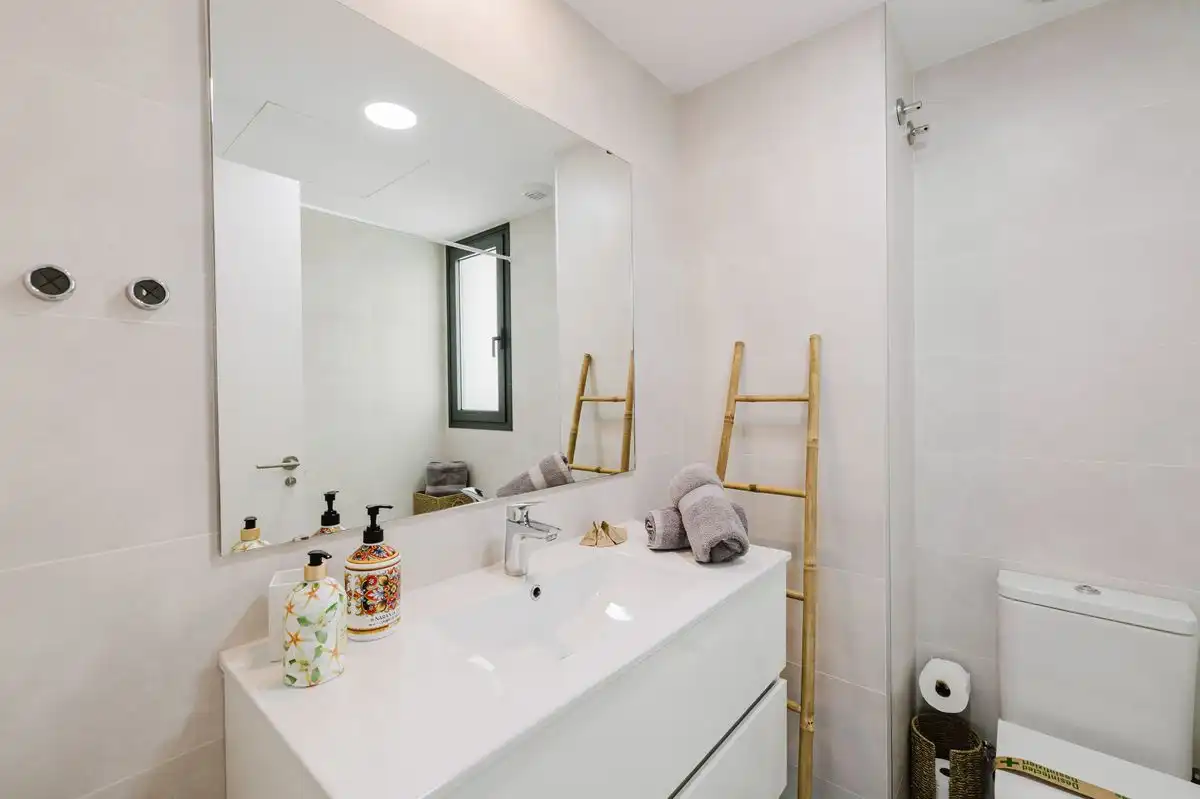 Flat with terrace for sale in Avenida Fuengirola, imagen 24