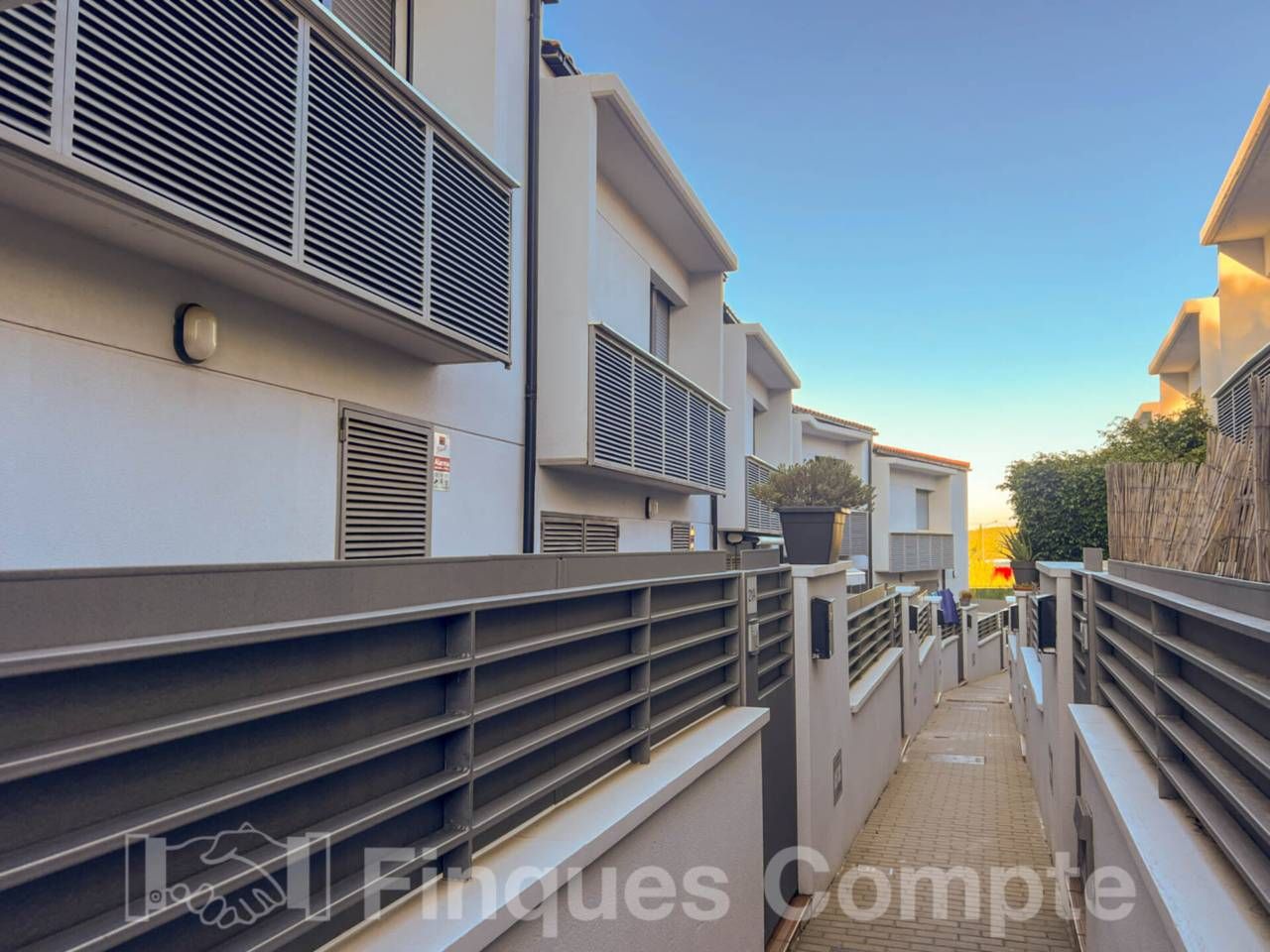 Single-family semi-detached for sale in Belgica