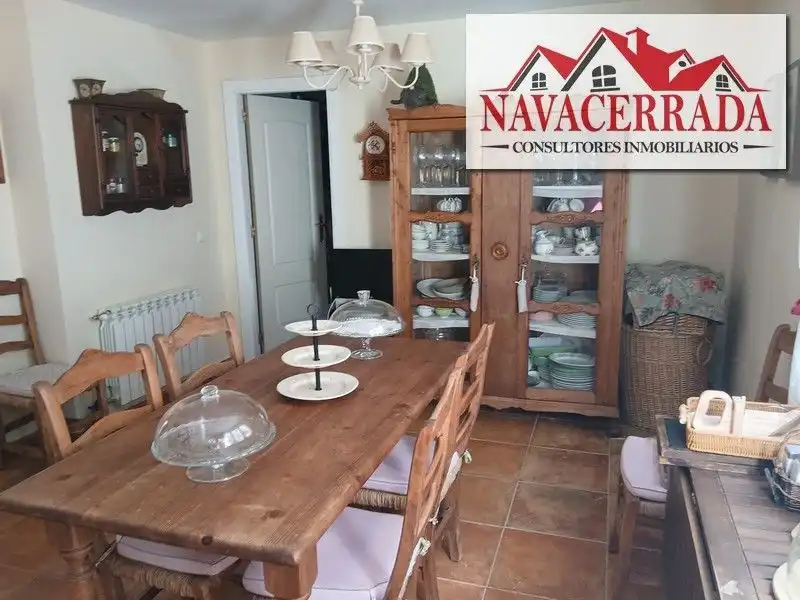 Menjador de Casa o xalet en venda en Navacerrada amb Calefacció, Jardí privat i Piscina comunitària