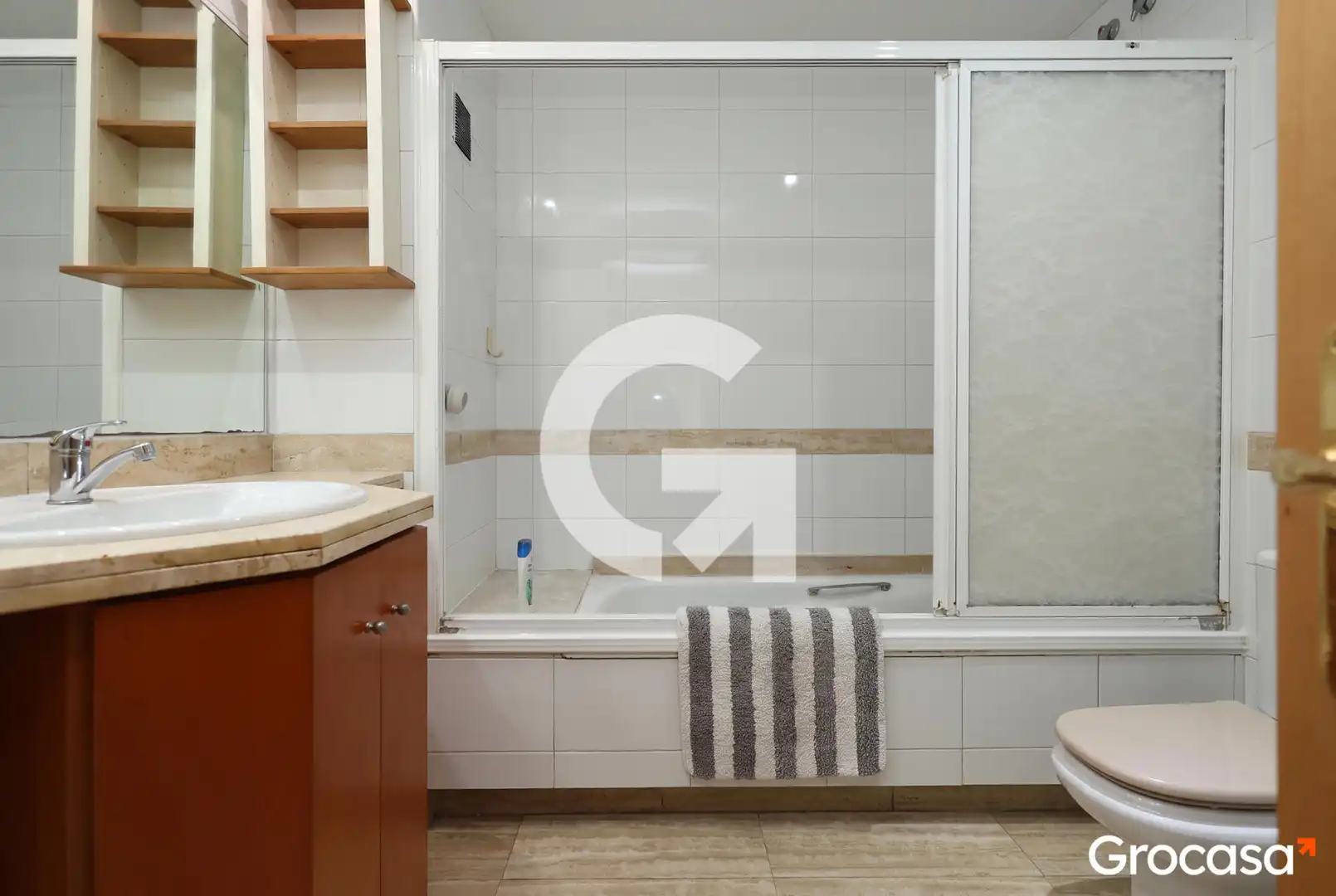 Baño de Piso en venta en L'Hospitalet de Llobregat con Aire acondicionado, Calefacción y Horno