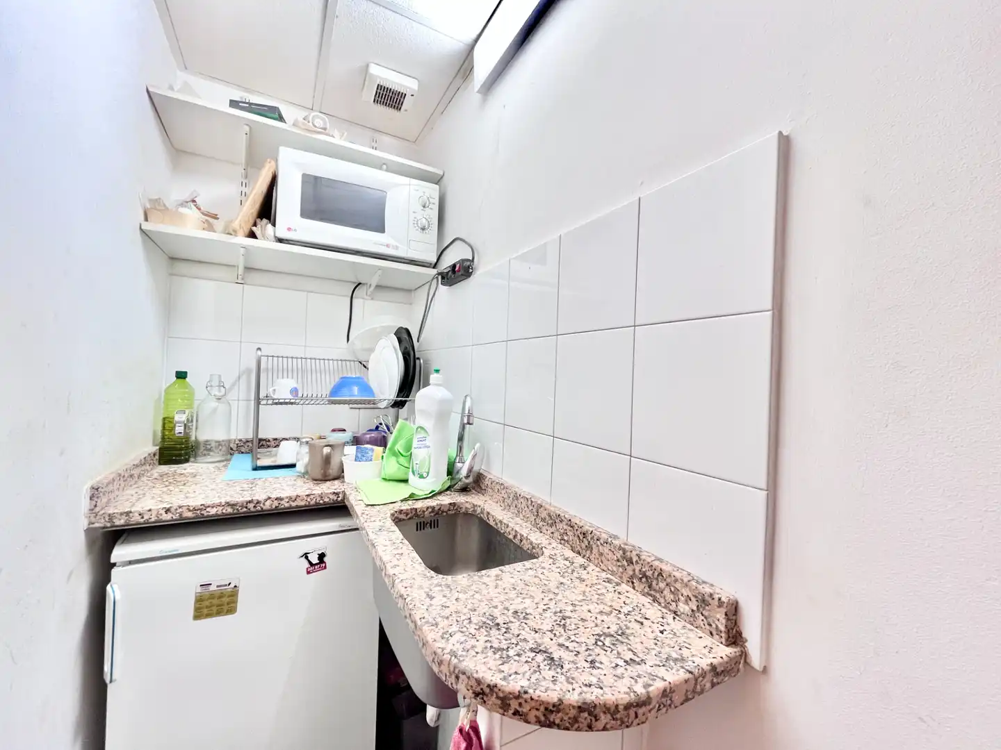Küche von Büro zur Miete in Barcelona mit Klimaanlage und Heizung