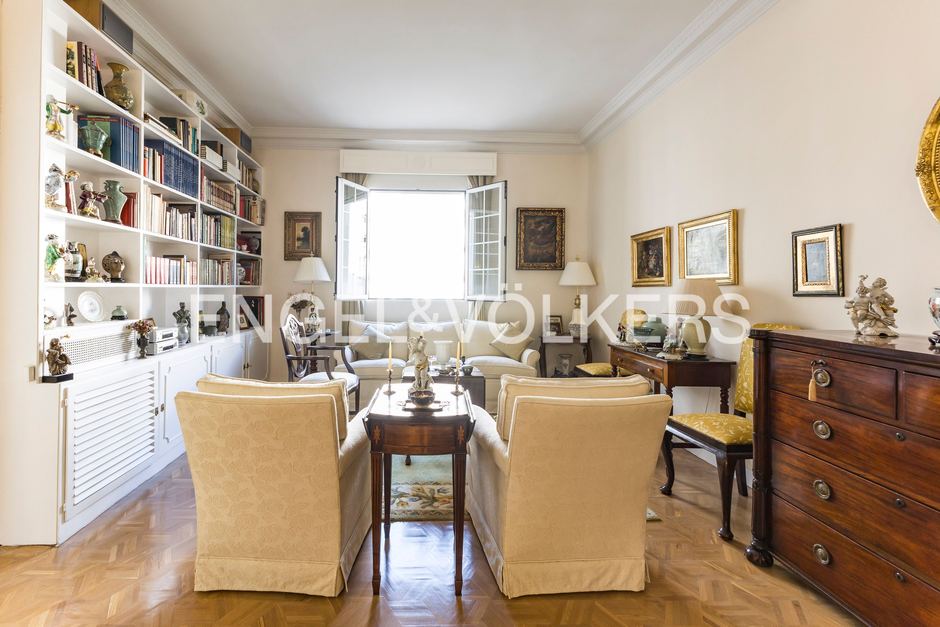 Living room of Apartment for sale in  Madrid Capital  with Air Conditioner, Heating and Parquet flooring