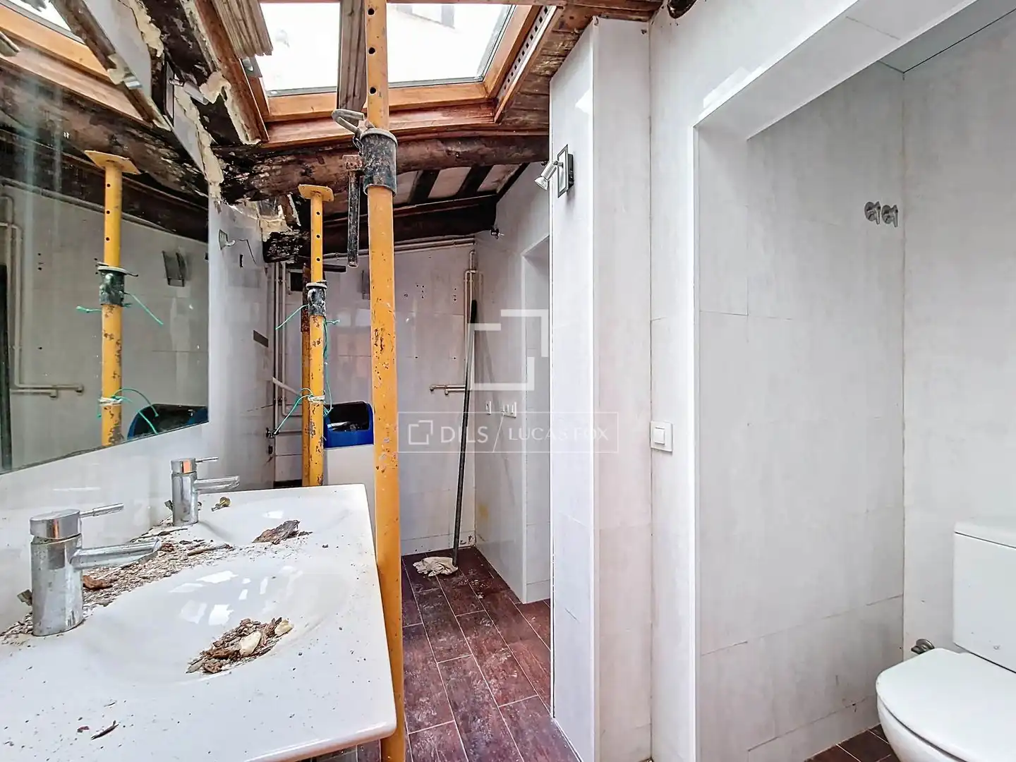 Bathroom of Flat for sale in Vilanova i la Geltrú  with Air Conditioner and Heating