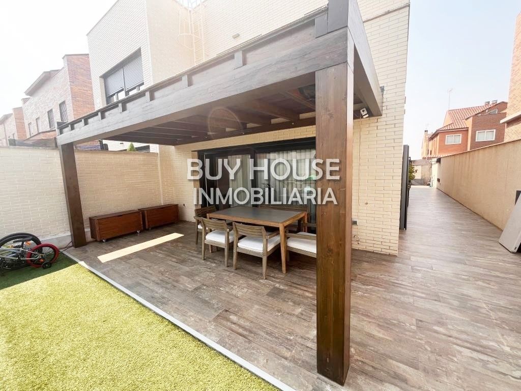 Terrassa de Casa o xalet en venda en Parla