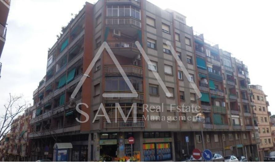 Exterior view of Planta baja for sale in Santa Coloma de Gramenet  with Balcony