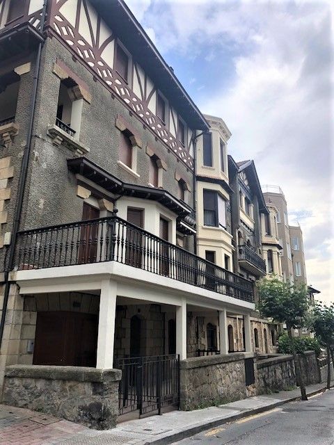 Vista exterior de Apartamento de alquiler en Getxo  con Calefacción, Terraza y Trastero