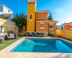 Piscina de Casa o xalet en venda en Orihuela amb Jardí privat, Terrassa i Piscina