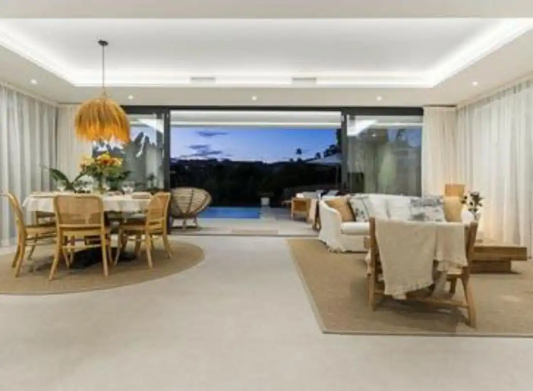 Sala d'estar de Casa o xalet de lloguer en Estepona amb Aire condicionat, Jardí privat i Terrassa