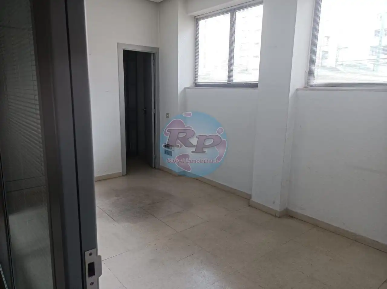 Oficina en venta en León Capital  con Trastero