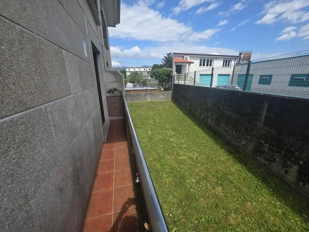 Vista exterior de Apartament en venda en Boiro amb Calefacció, Parquet i Traster