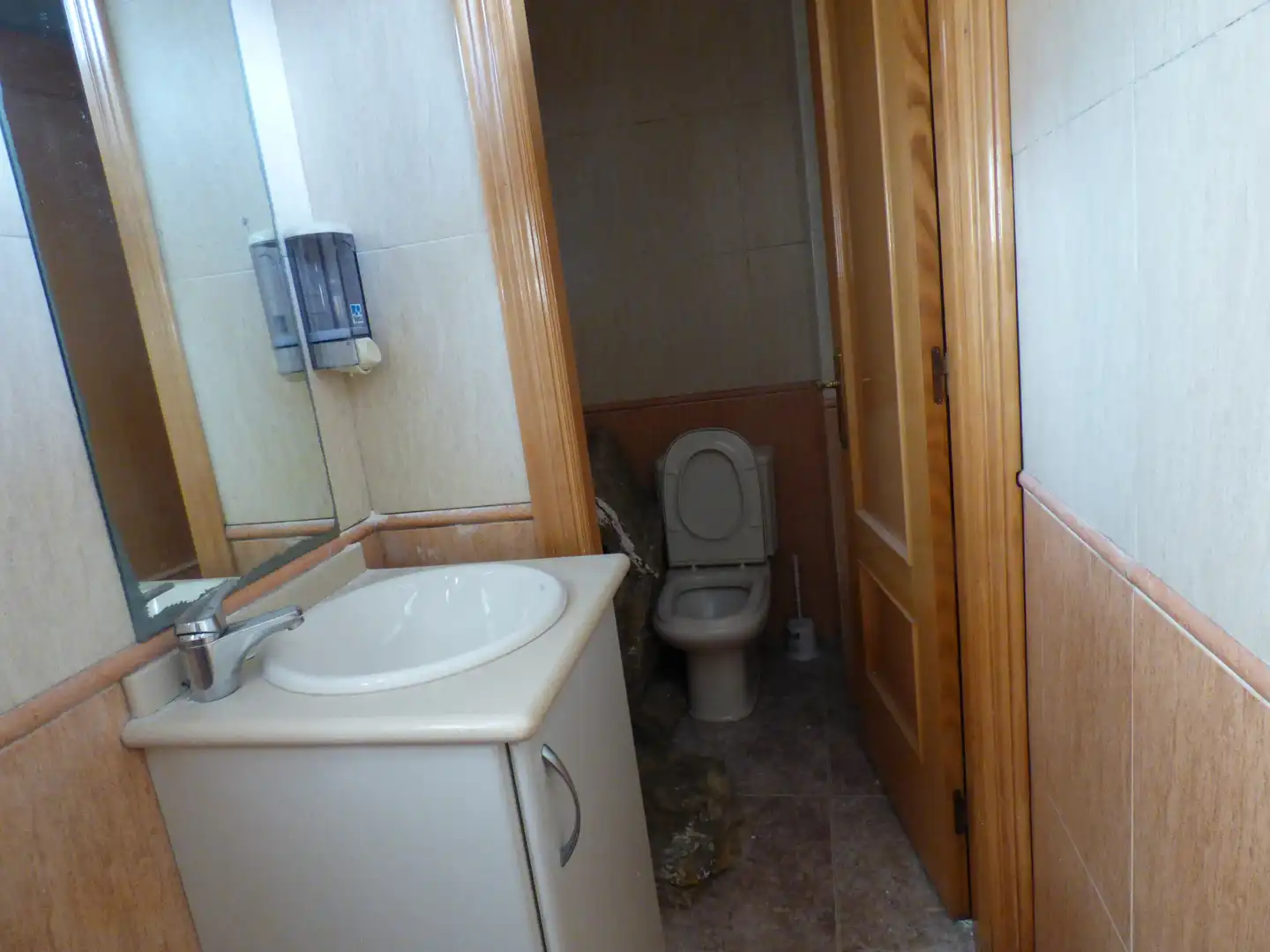 Bany de Local en venda en Vigo  amb Moblat