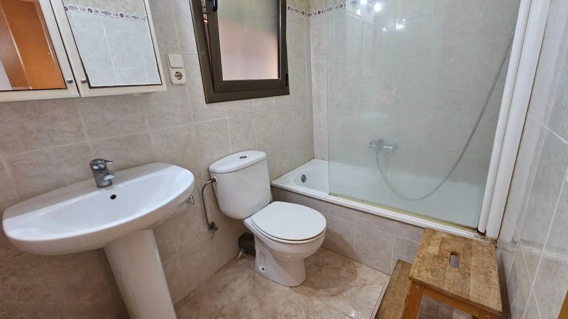 Badezimmer von Wohnung zum Verkauf in Tarragona mit Klimaanlage, Heizung und Möbliert