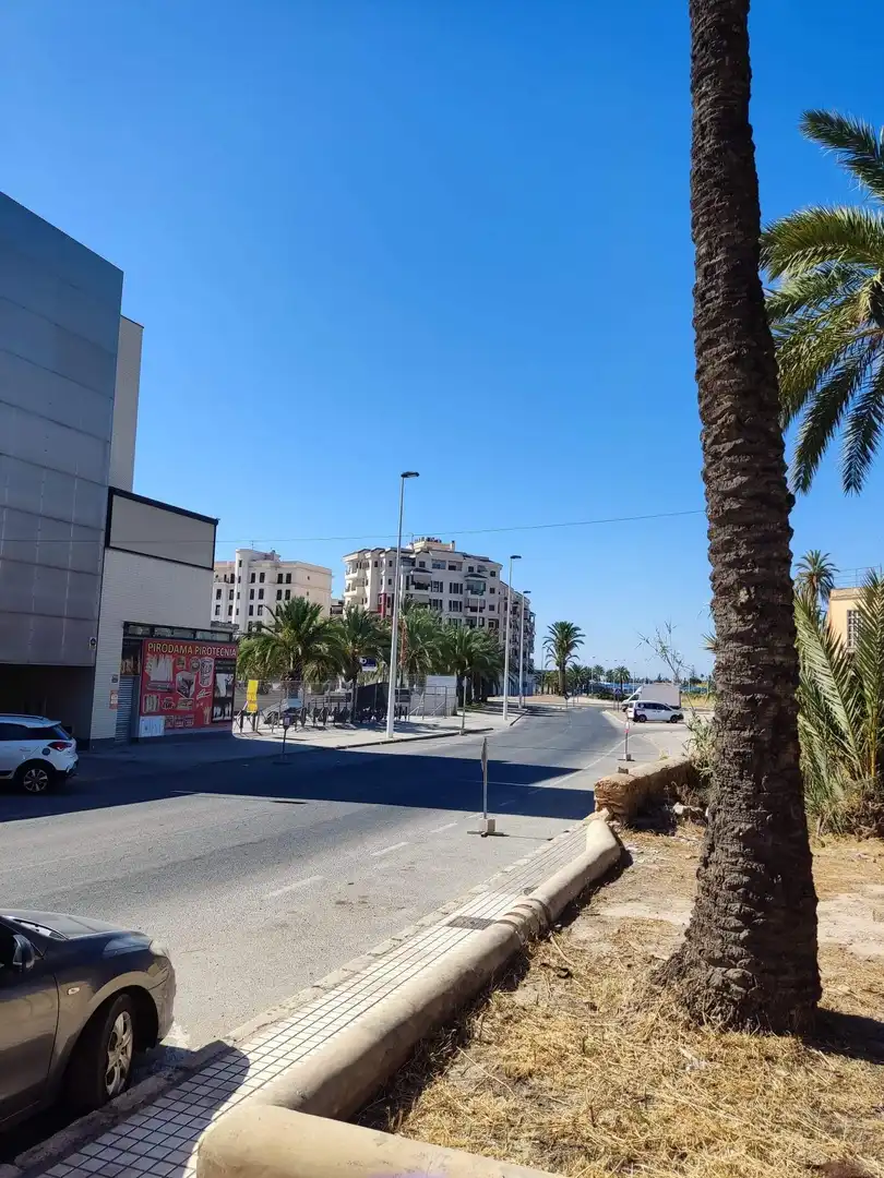 Vista exterior de Local en venda en Elche / Elx