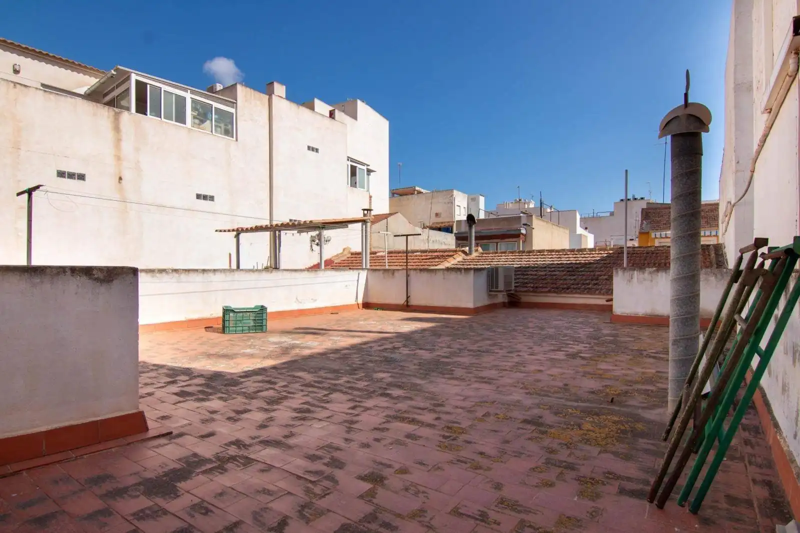 Terrasse von Einfamilien-Reihenhaus zum Verkauf in Torrevieja mit Klimaanlage, Heizung und Terrasse