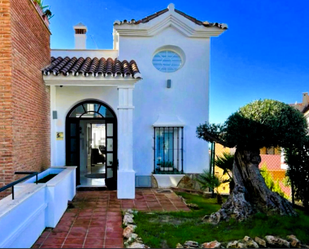 Vista exterior de Casa adosada en venda en Mijas amb Aire condicionat, Calefacció i Jardí privat