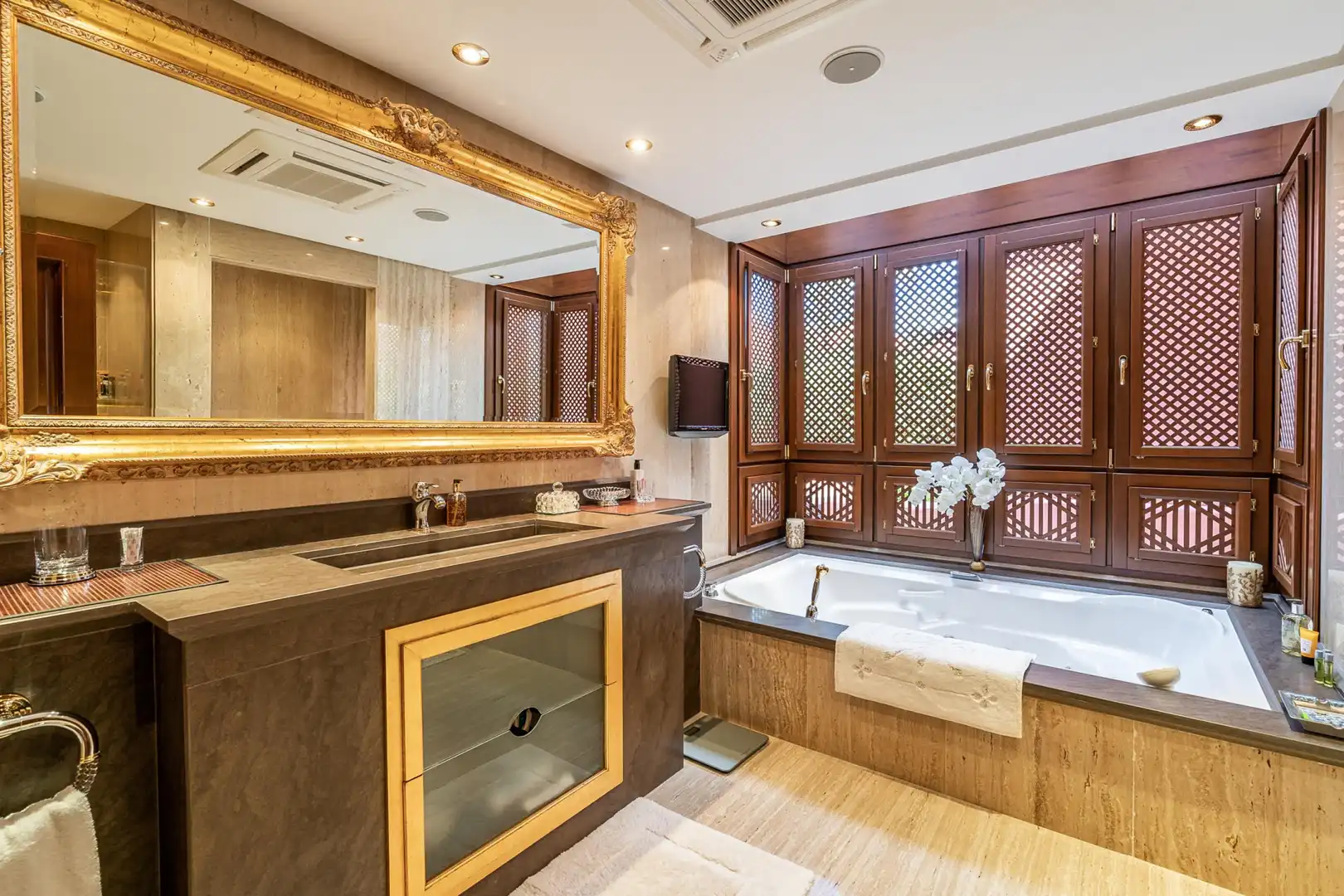 Badezimmer von Maisonette zum Verkauf in Estepona mit Klimaanlage, Terrasse und Schwimmbad
