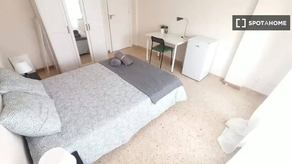 Room in Tres Olivos - Valverde