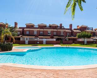 Piscina de Casa adosada en venda en Cartagena amb Aire condicionat, Terrassa i Balcó