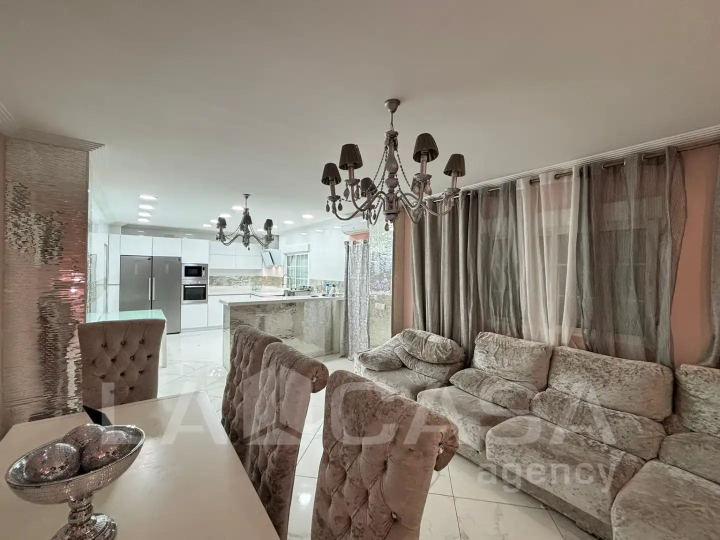 Villa con piscina in vendita a Urbanización federico Echaguy