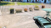 Vista exterior de Casa adosada en venda en Castro-Urdiales amb Calefacció, Jardí privat i Parquet