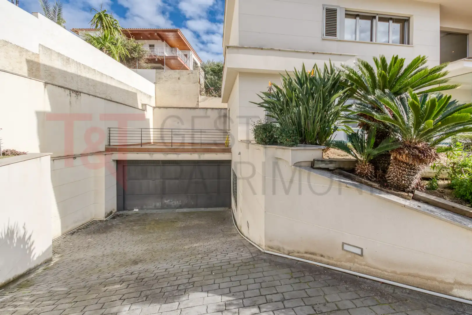 Vista exterior de Casa o xalet en venda en Alella amb Aire condicionat, Calefacció i Jardí privat