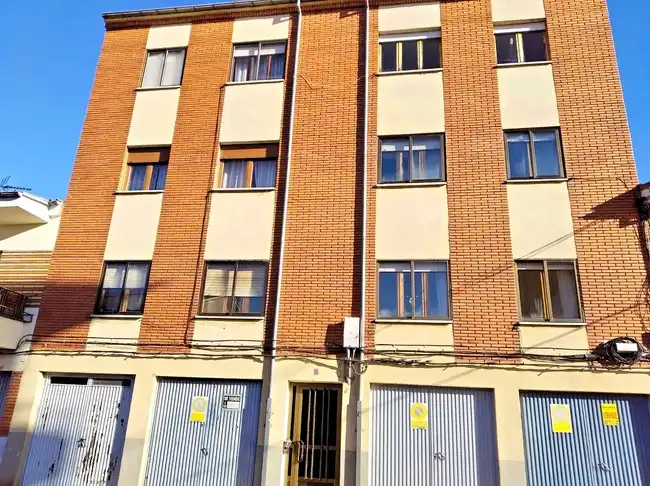 Vista exterior de Piso en venta en Valencia de Don Juan