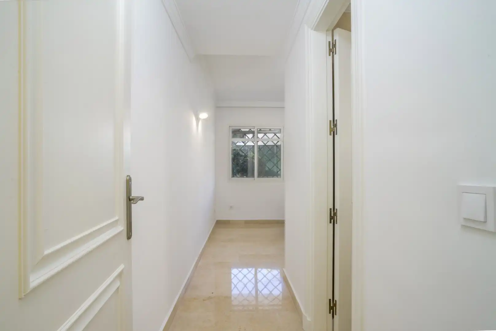 Planta baja en venta en Marbella con Jardín privado, Terraza y Piscina