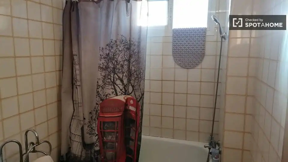 Baño de Piso para compartir en Paterna con Aire acondicionado, Calefacción y Terraza