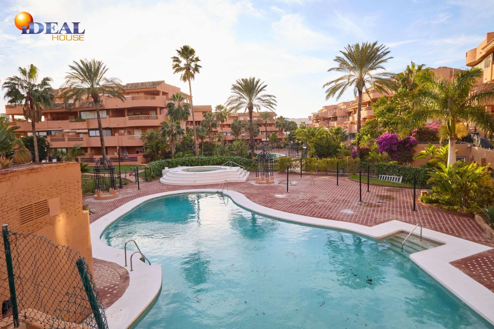 Vista exterior de Pis en venda en El Ejido amb Aire condicionat, Jardí privat i Terrassa