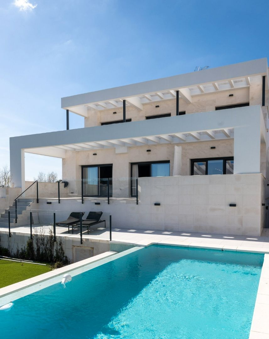 Vista exterior de Casa o xalet en venda en Majadahonda amb Aire condicionat, Calefacció i Jardí privat