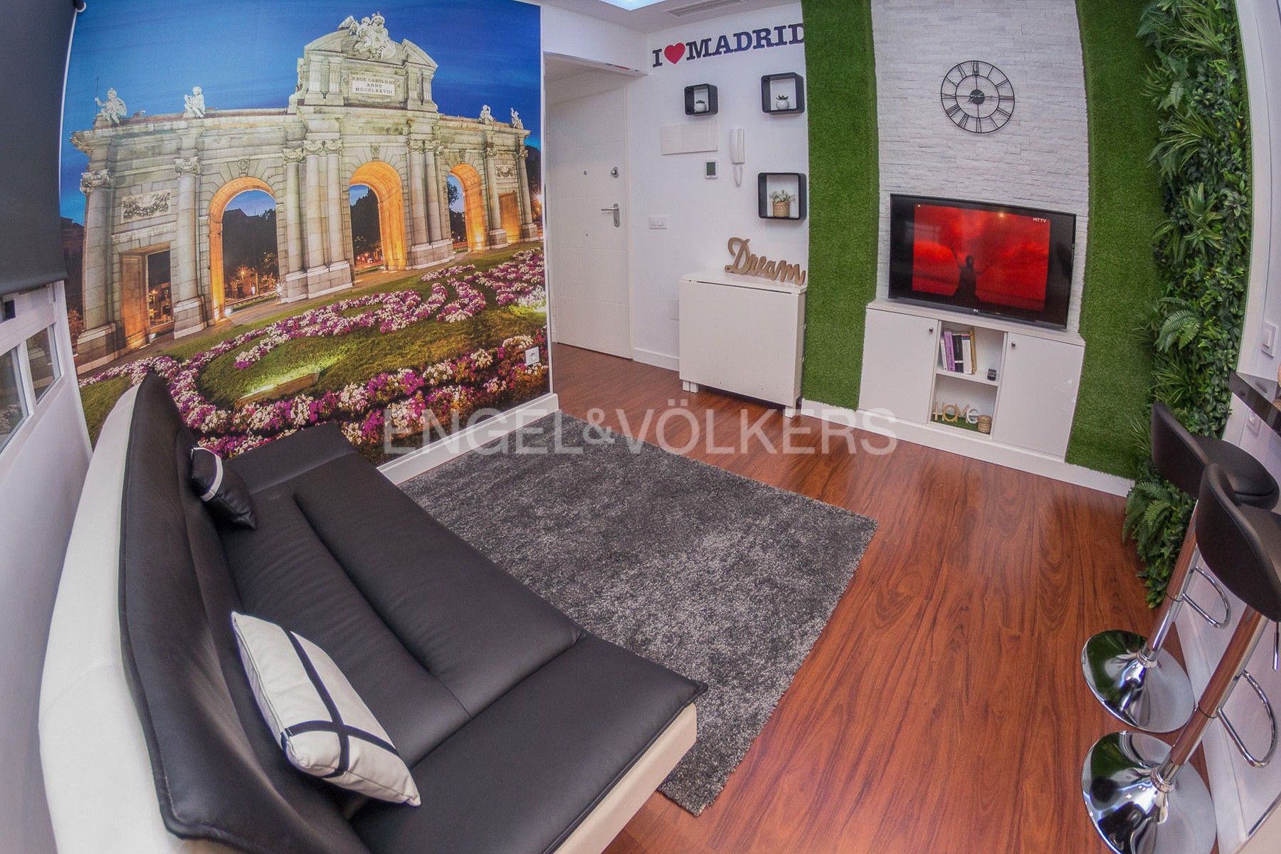 Sala d'estar de Apartament de lloguer en  Madrid Capital amb Aire condicionat, Calefacció i Moblat