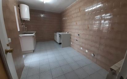 Kitchen of Flat for sale in Zamora Capital   with Heating