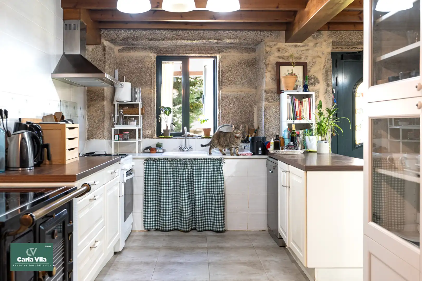 Kitchen of Country homes for sale in Guitiriz  with Heating, Private garden and Parquet flooring
