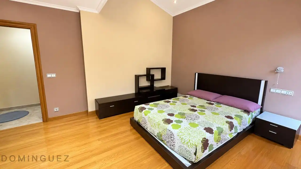 Habitación de Casa o chalet en venta en Vigo  con Calefacción, Jardín privado y Parquet