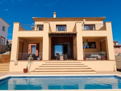 Vista exterior de Casa o xalet en venda en Torrox amb Aire condicionat, Terrassa i Piscina