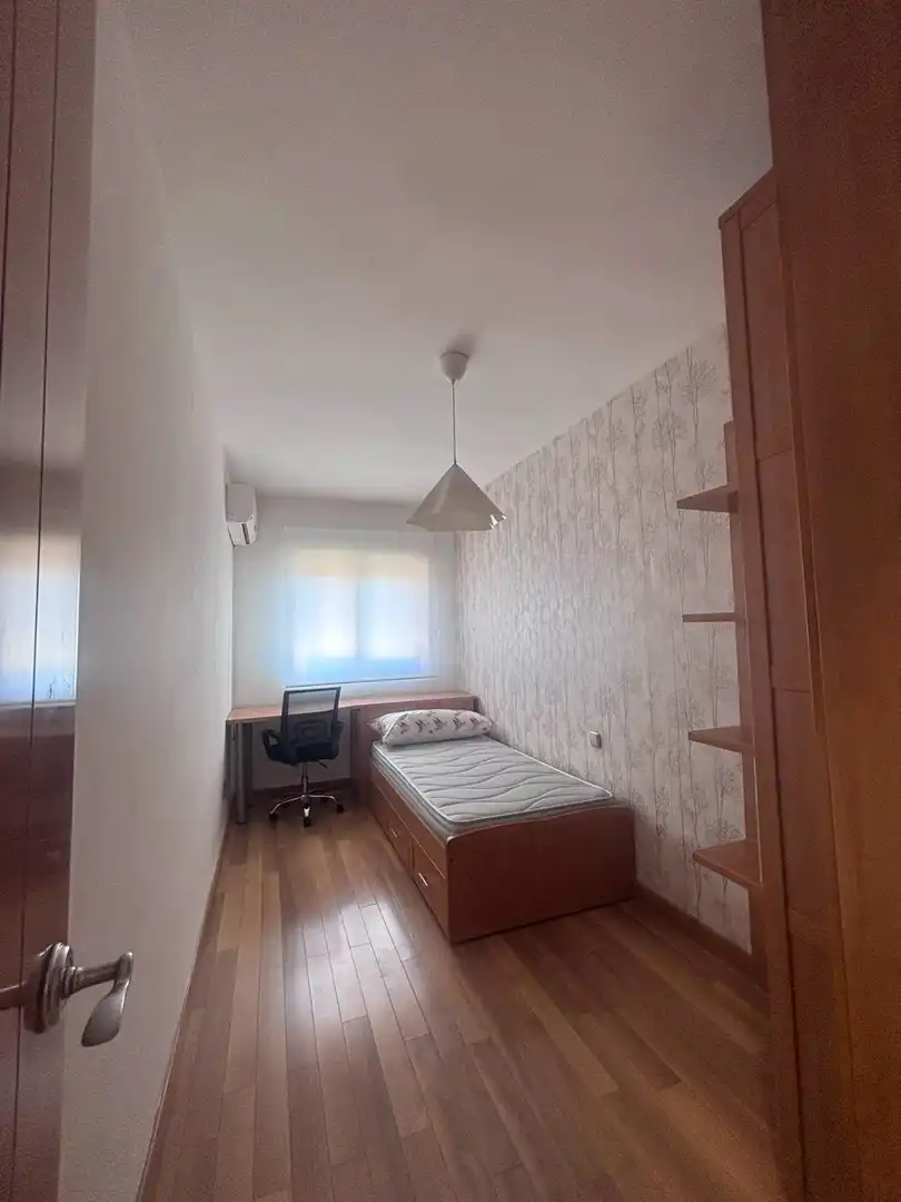 Habitación de Piso de alquiler en Granada con Terraza y Amueblado