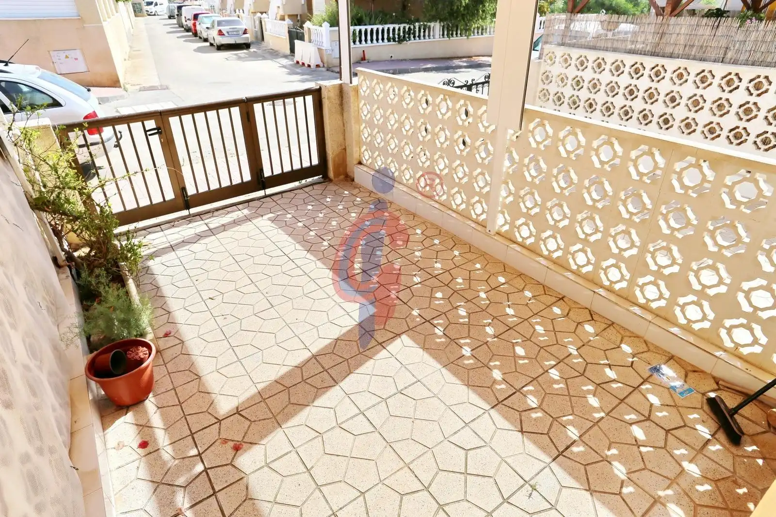 Terrassa de Casa adosada en venda en Guardamar del Segura amb Jardí privat, Terrassa i Moblat