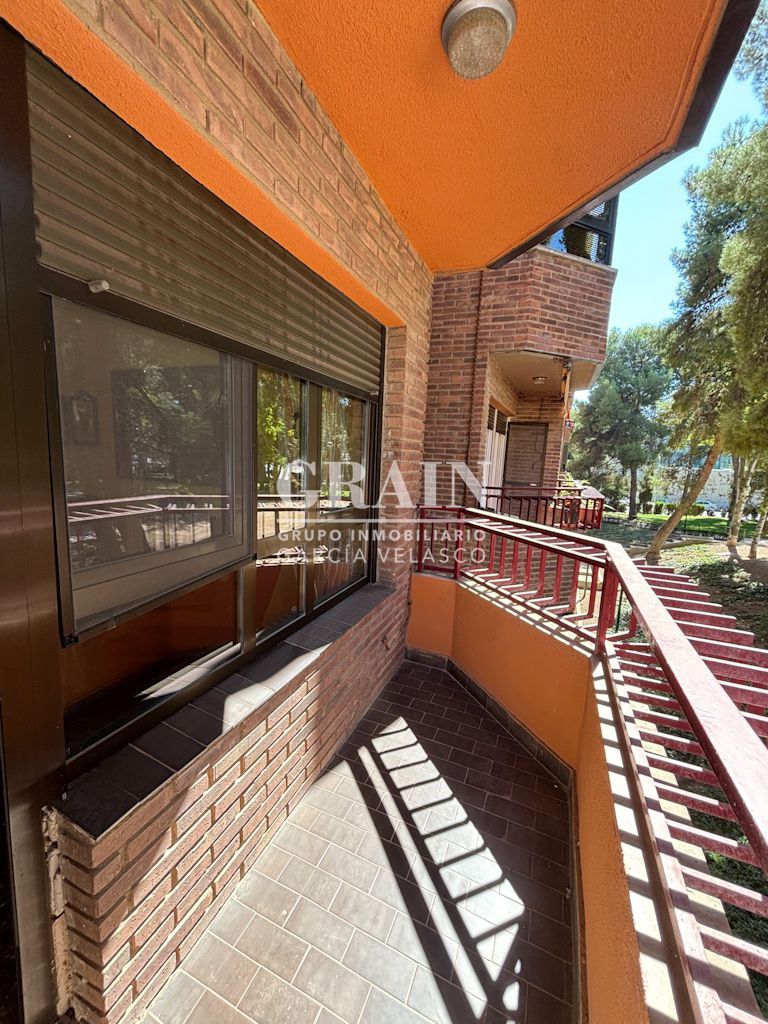Vista exterior de Piso en venta en  Albacete Capital con Calefacción y Balcón