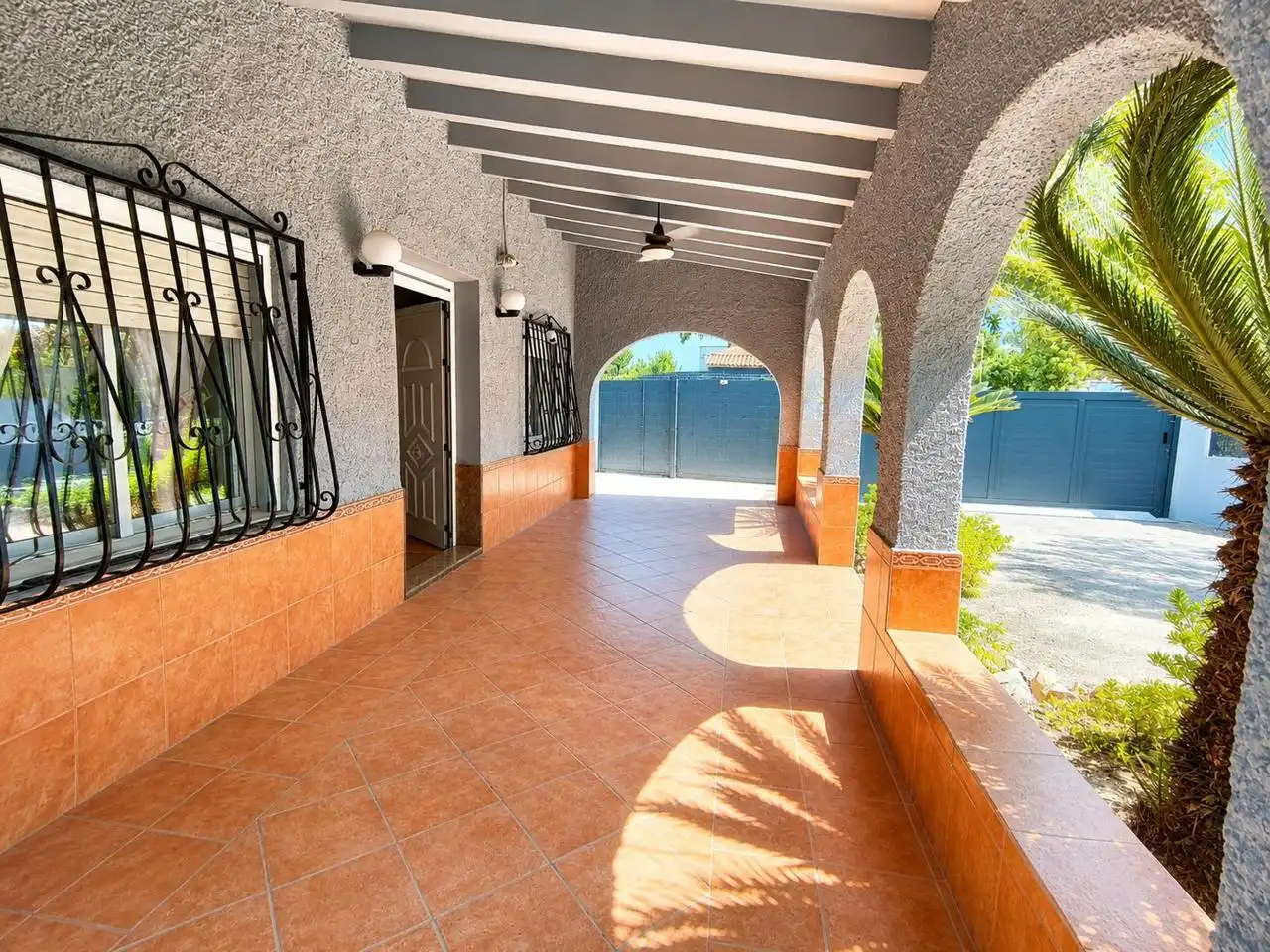 Casa o xalet en venda en Oliva amb Aire condicionat, Jardí privat i Terrassa