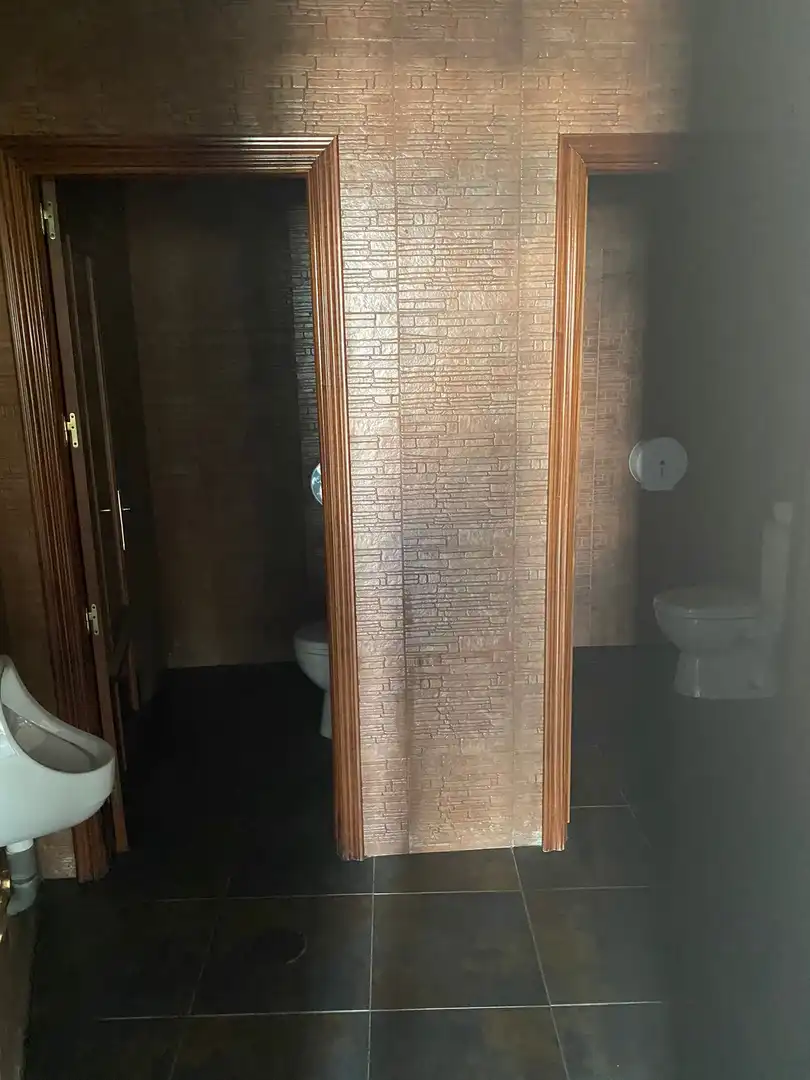 Bany de Local en venda en Espartinas amb Aire condicionat i Calefacció