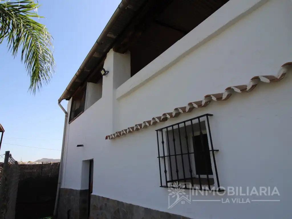 Vista exterior de Casa o xalet en venda en Álora amb Aire condicionat, Jardí privat i Terrassa