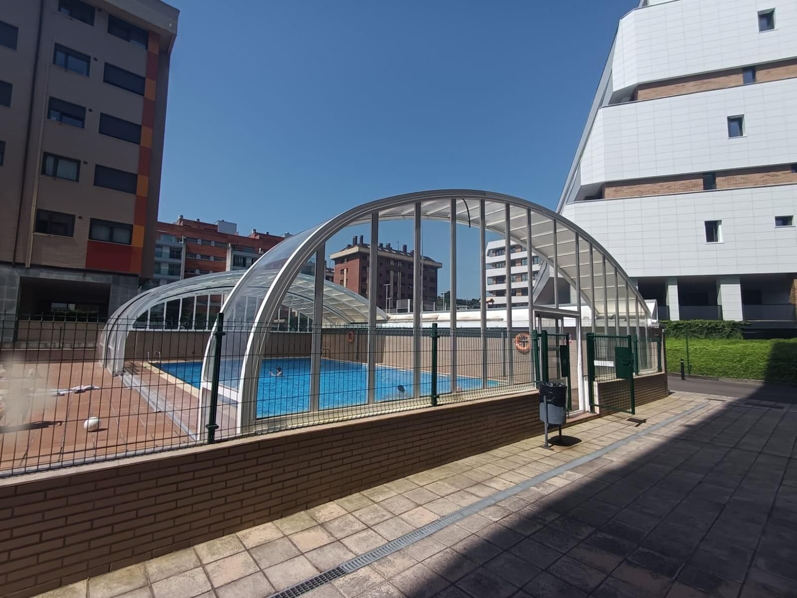 Piscina de Apartament en venda en Siero amb Calefacció, Jardí privat i Piscina comunitària