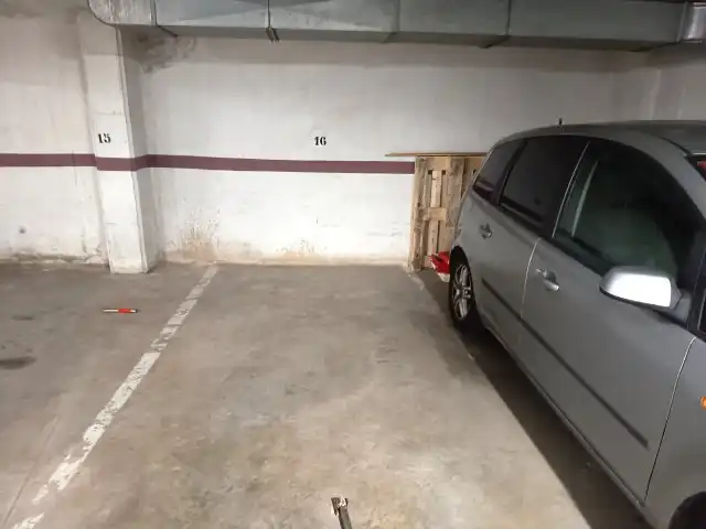 Parkplatz von Garage zum Verkauf in Esparreguera