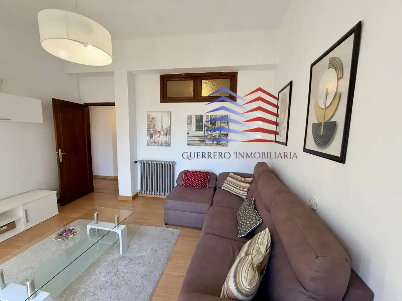 Sala d'estar de Apartament de lloguer en O Carballiño   amb Calefacció, Parquet i Moblat