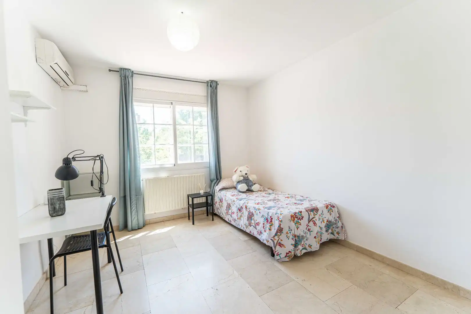 Habitación de Casa adosada en venta en Fuenlabrada con Aire acondicionado, Calefacción y Jardín privado