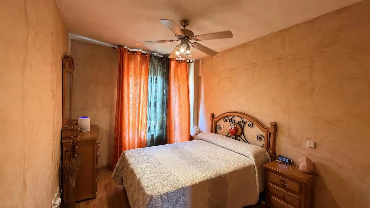 Habitación de Dúplex en venta en Madrid con Aire acondicionado, Calefacción y Parquet