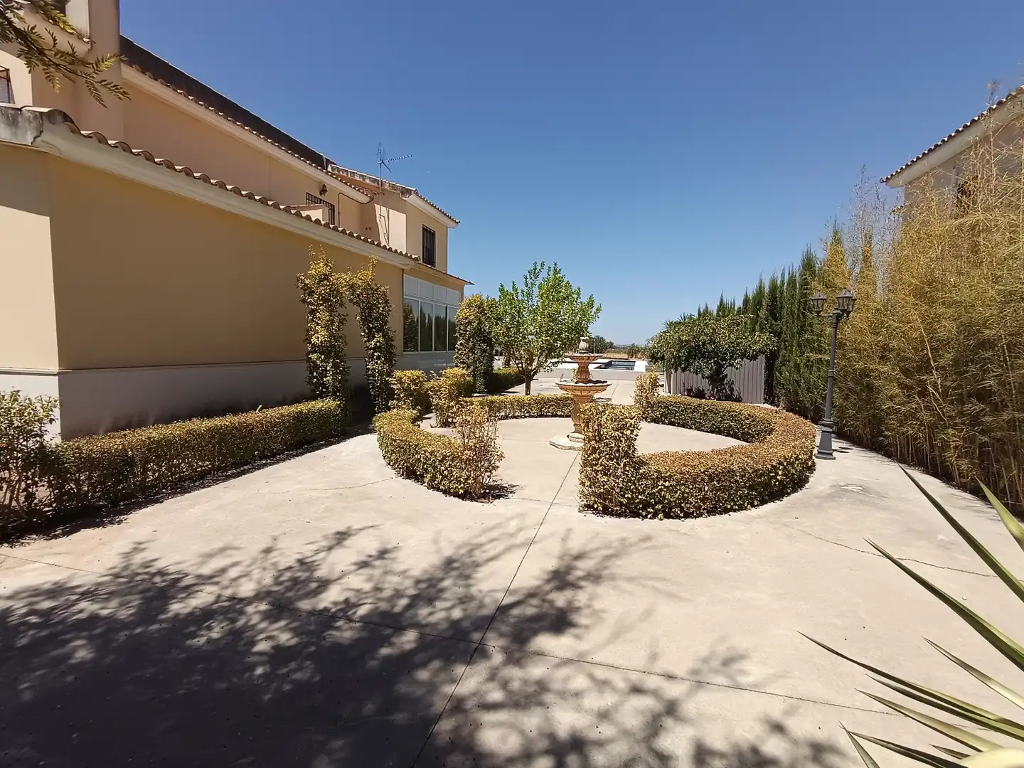 Vista exterior de Casa o chalet en venta en La Carlota con Aire acondicionado, Jardín privado y Terraza