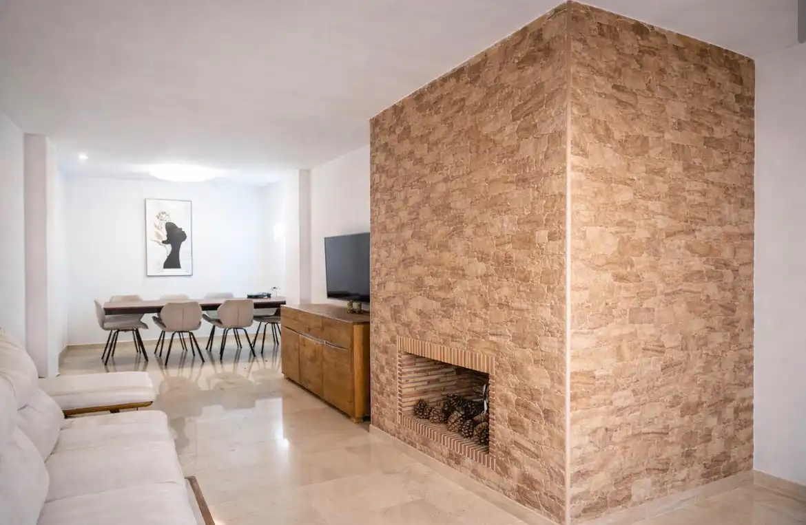 Sala d'estar de Pis en venda en Marbella amb Aire condicionat, Terrassa i Moblat