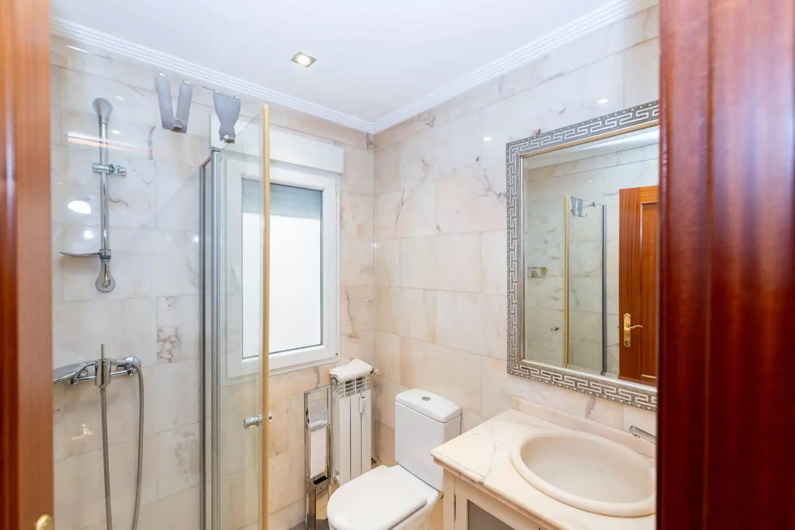 Bathroom of Flat for rent in Granada  with Air Conditioner, Furnished and Balcony